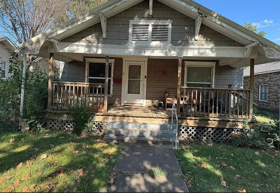 1614 Grandview Ave, Pawhuska, OK. Front elevation