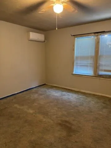 1614 Grandview Ave, Pawhuska, OK. Carpeted room, mini-split