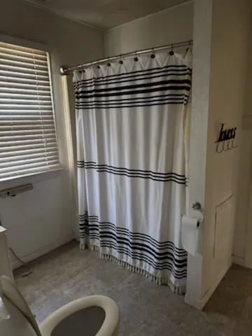 1614 Grandview Ave, Pawhuska, OK. Bathroom