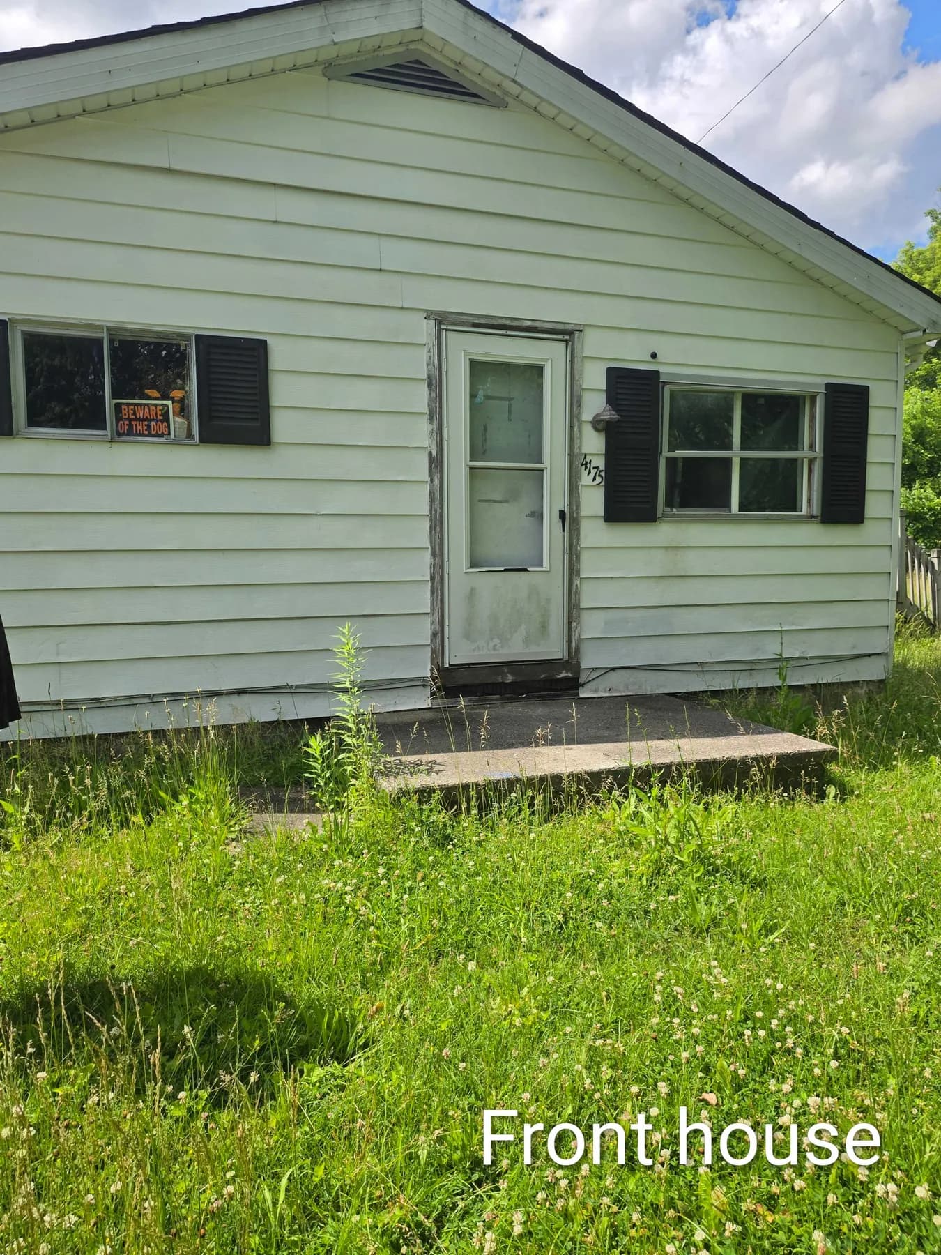 4175 Burrows St, Saginaw, MI. Front house