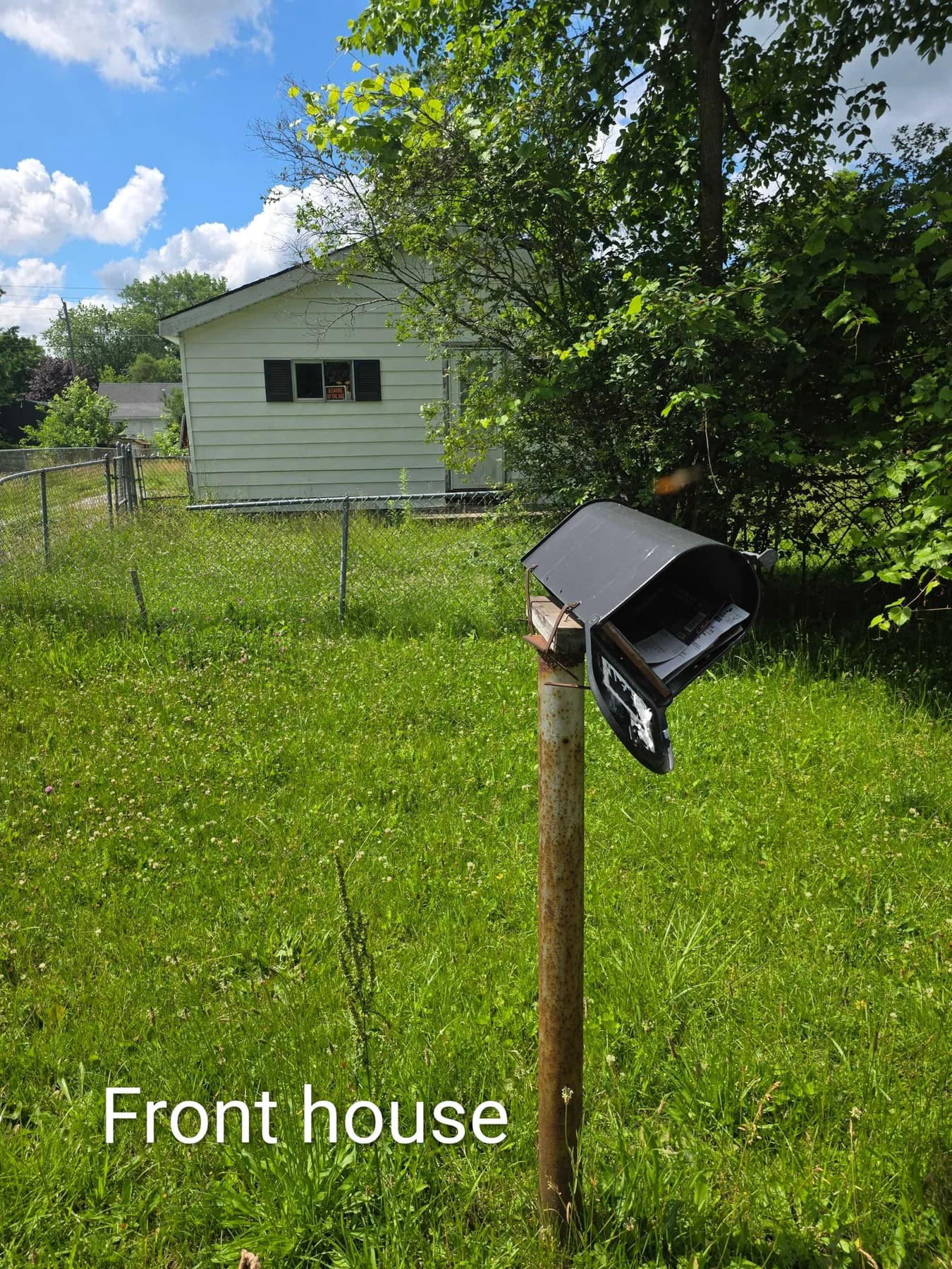 4175 Burrows St, Saginaw, MI. Front house