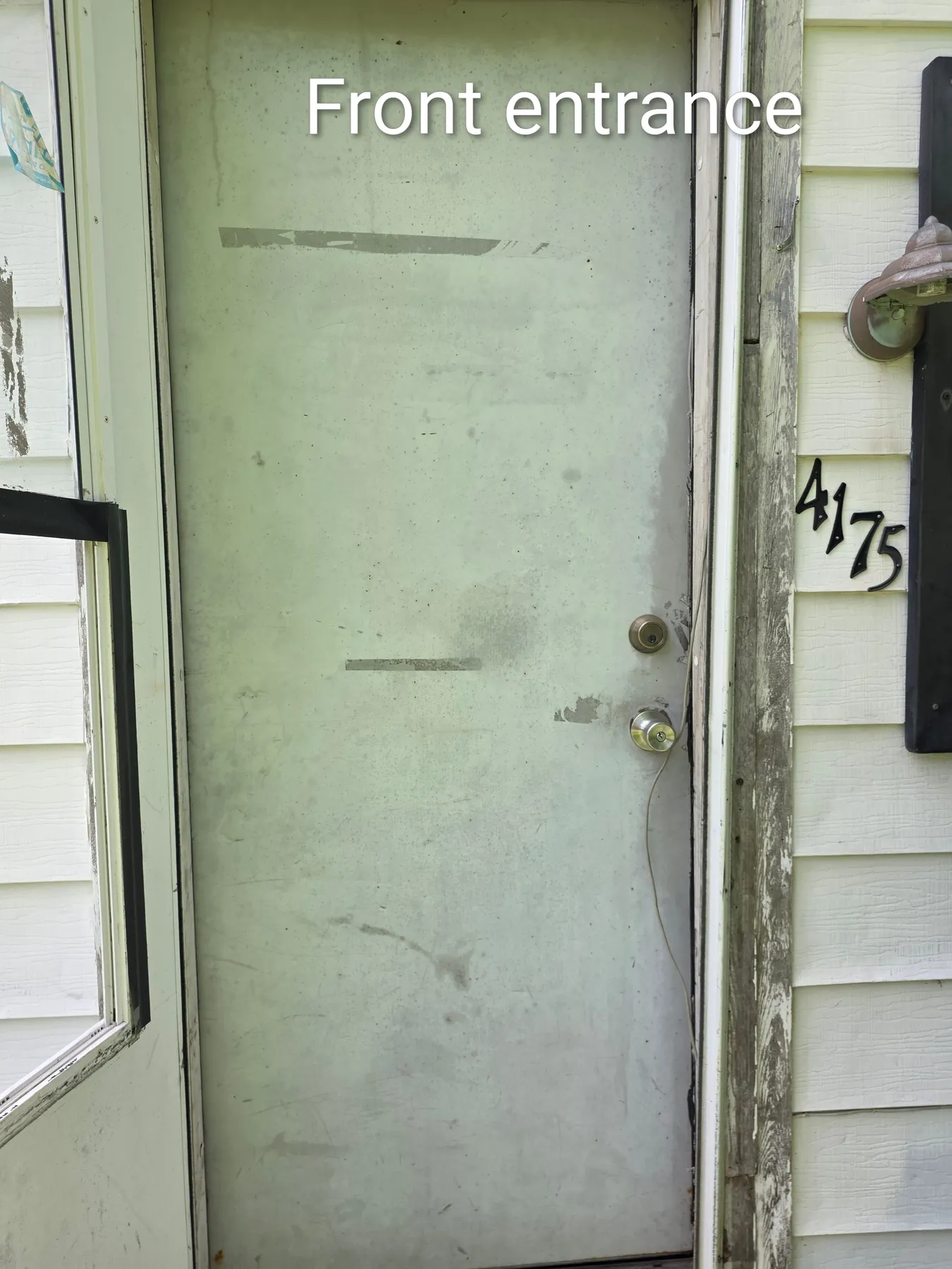 4175 Burrows St, Saginaw, MI. Front entrance