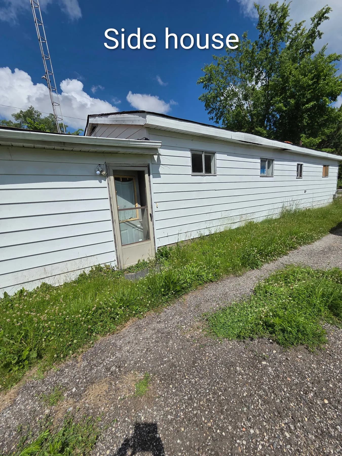 4175 Burrows St, Saginaw, MI. Side house