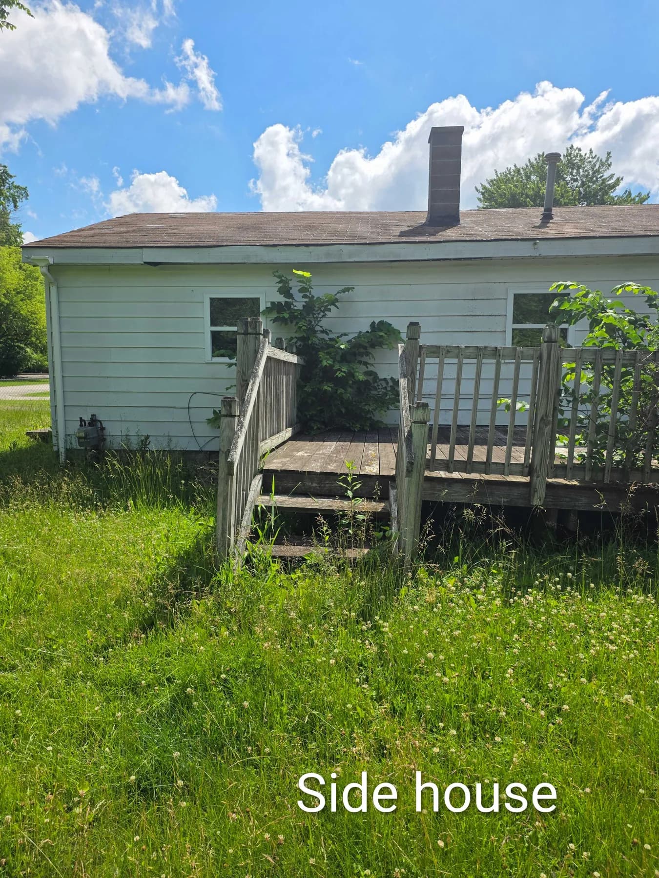4175 Burrows St, Saginaw, MI. Side house