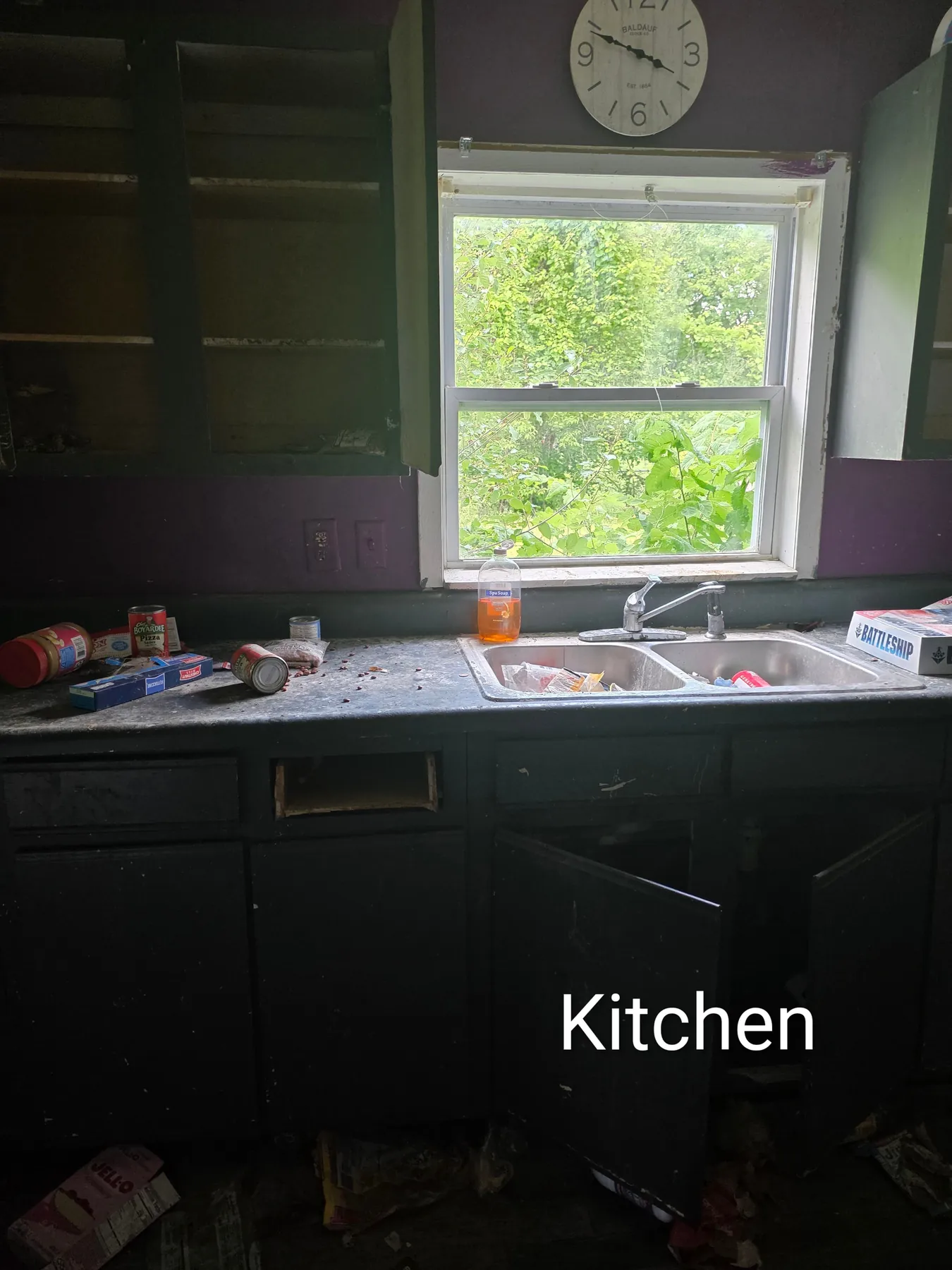 4175 Burrows St, Saginaw, MI. Kitchen